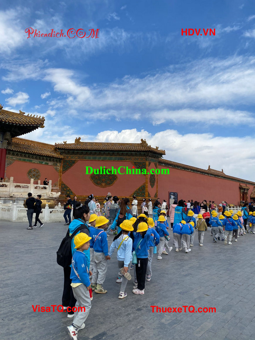 hướng dẫn viên người Việt đồng hành khám phá Bắc Kinh.